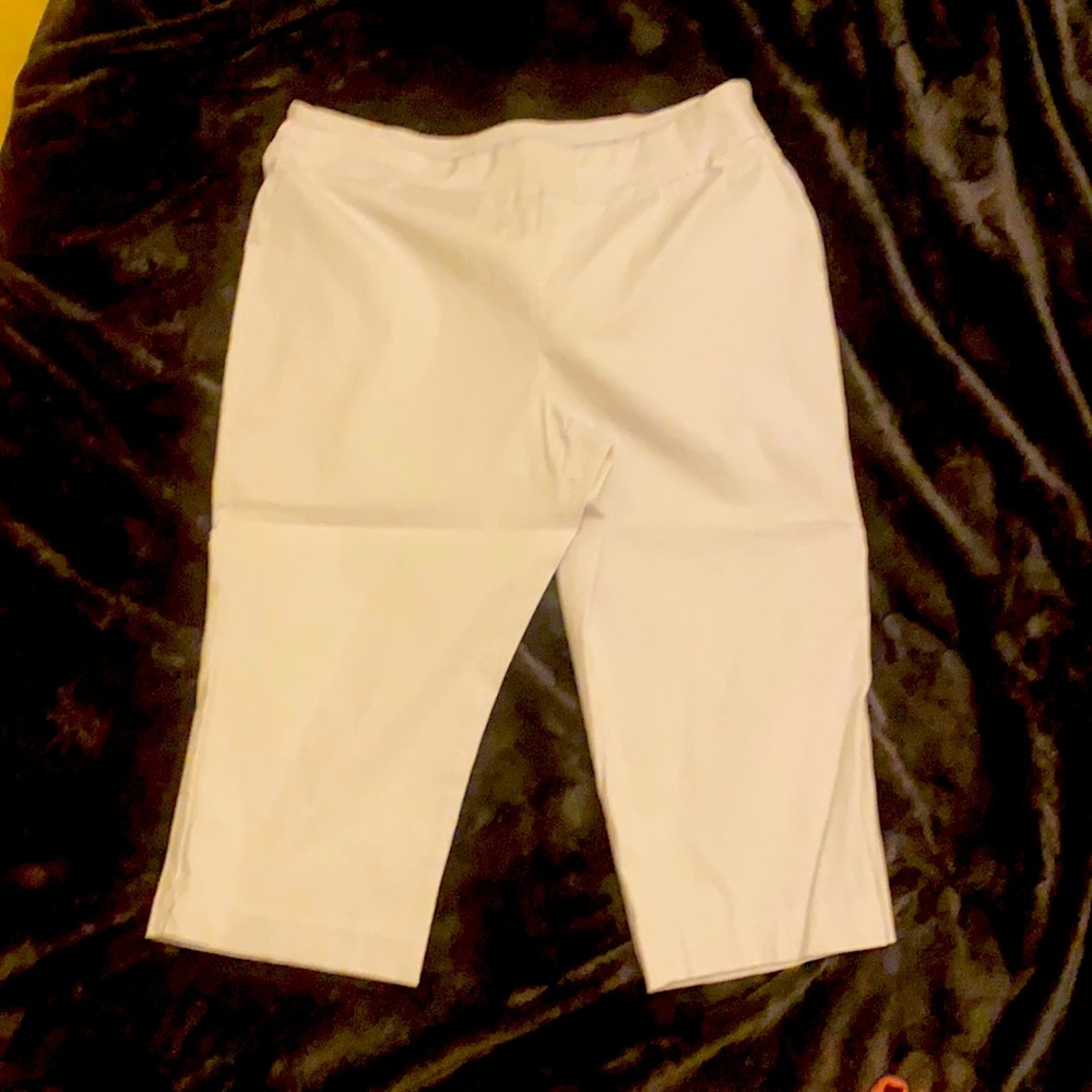 Women’s pull on white capris
